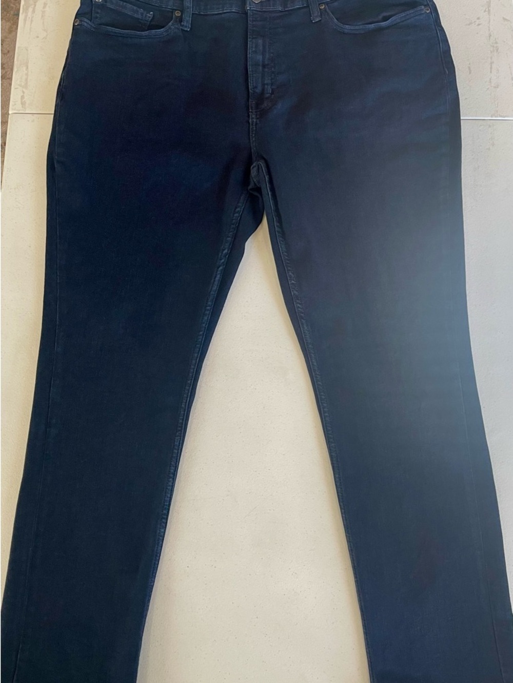 Joseph Abboud Dark Blue Denim Jeans with Gold Logo
Size 40x30